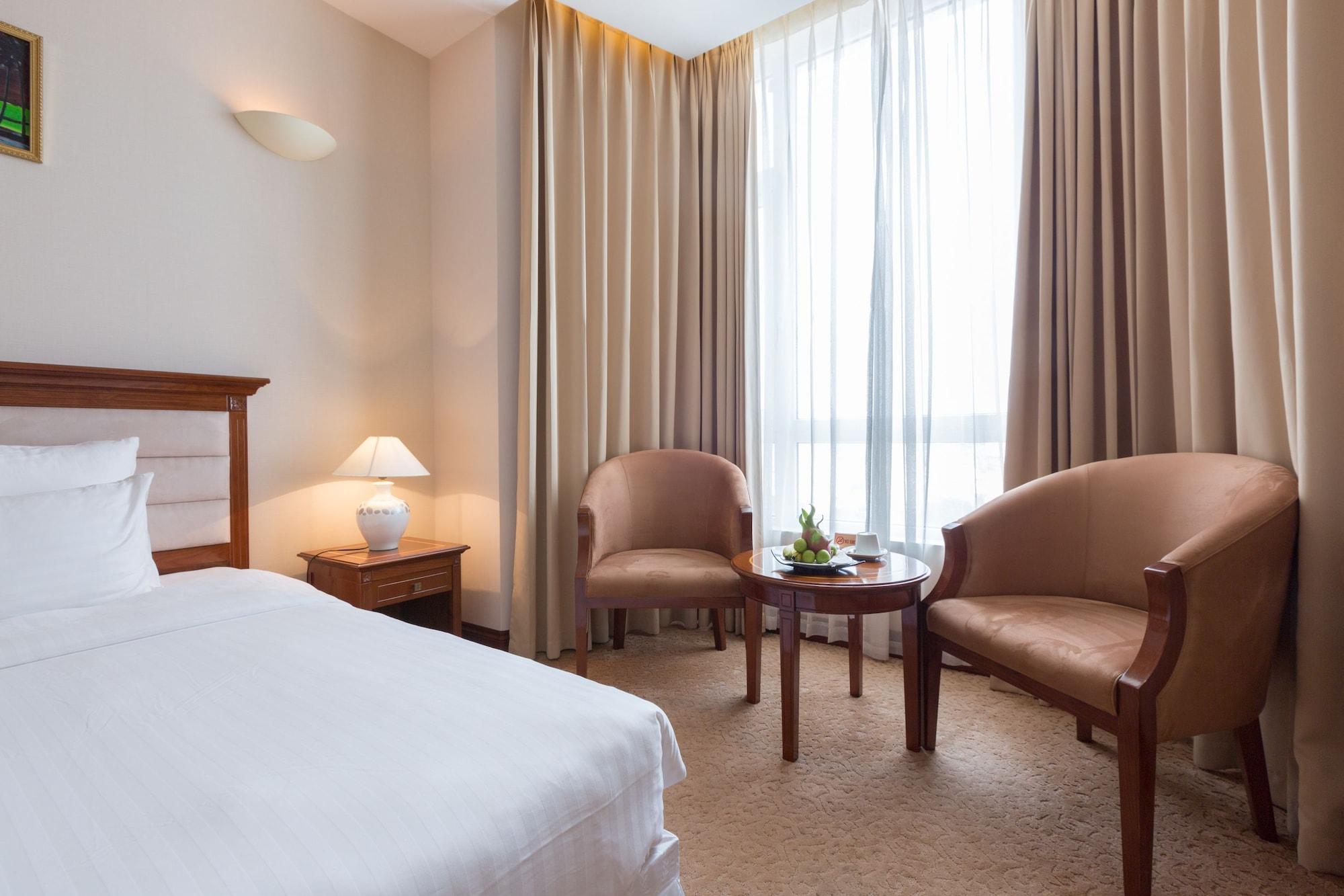 Tan Son Nhat Saigon Hotel Хошимін Екстер'єр фото