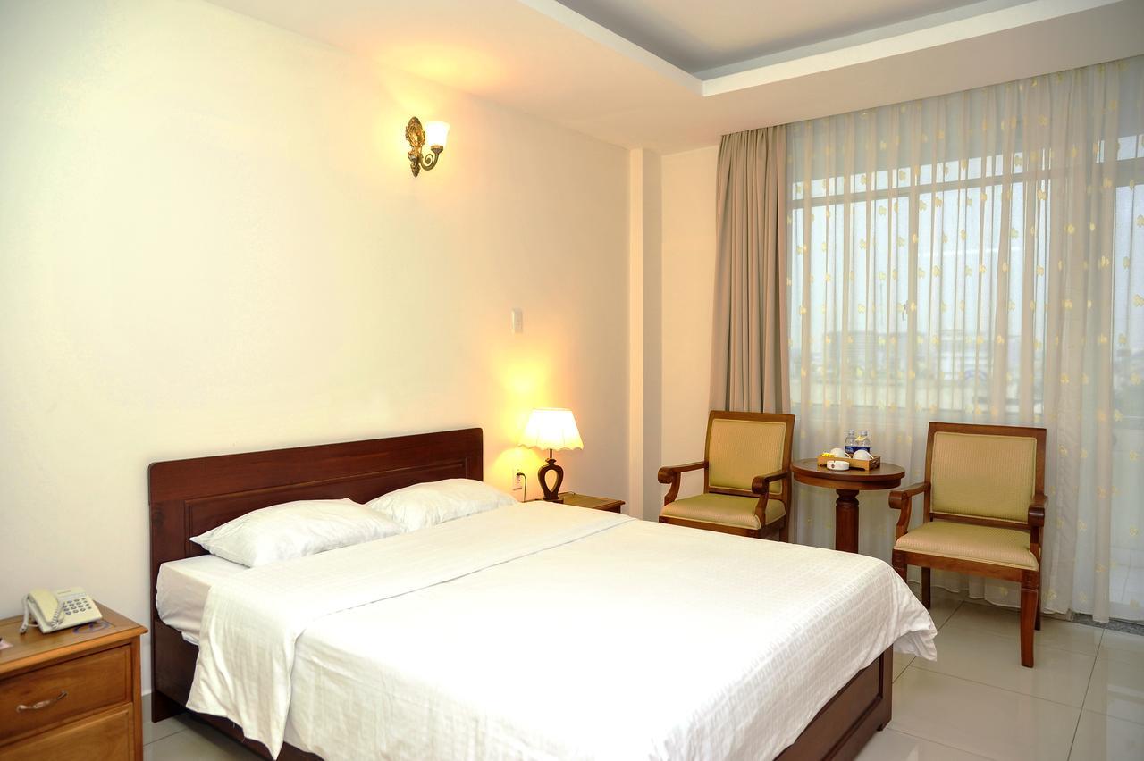 Tan Son Nhat Saigon Hotel Хошимін Екстер'єр фото