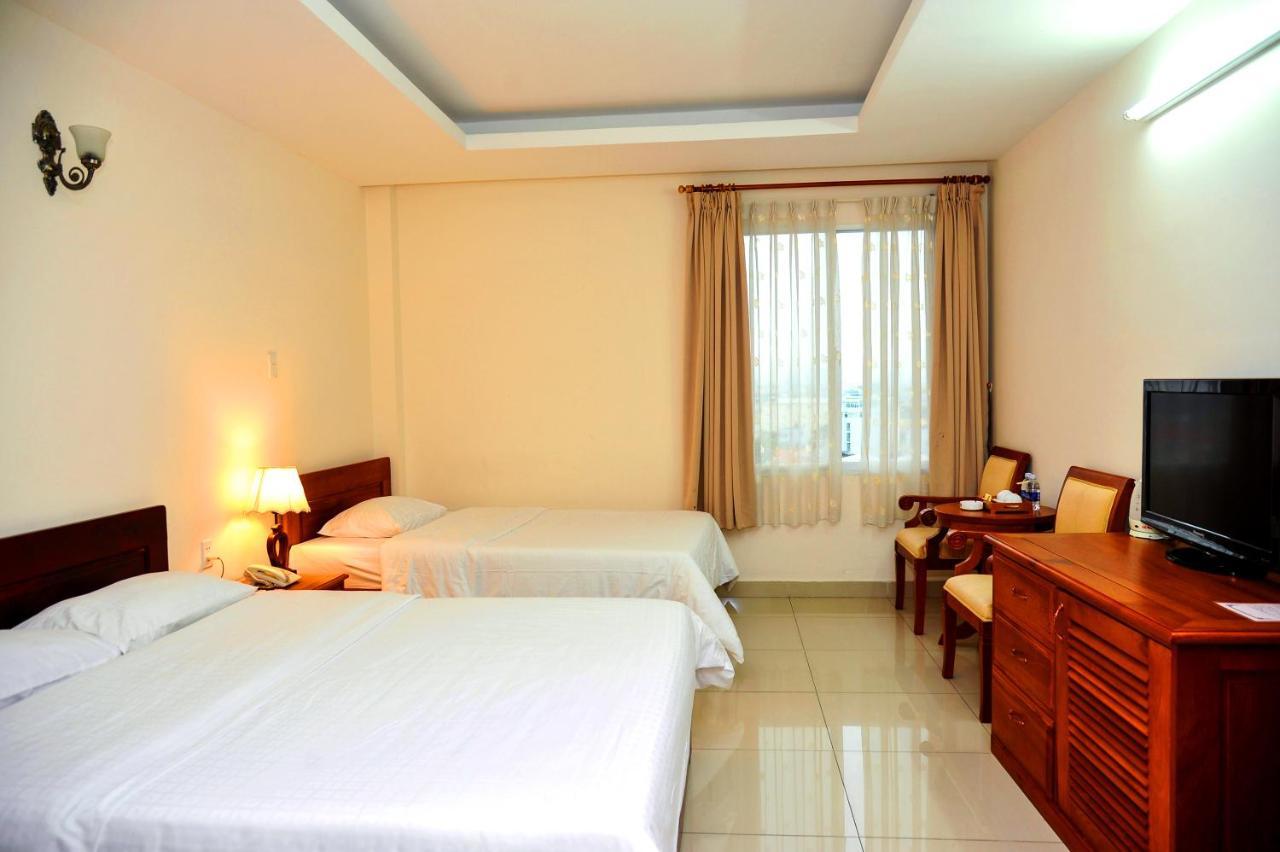 Tan Son Nhat Saigon Hotel Хошимін Екстер'єр фото